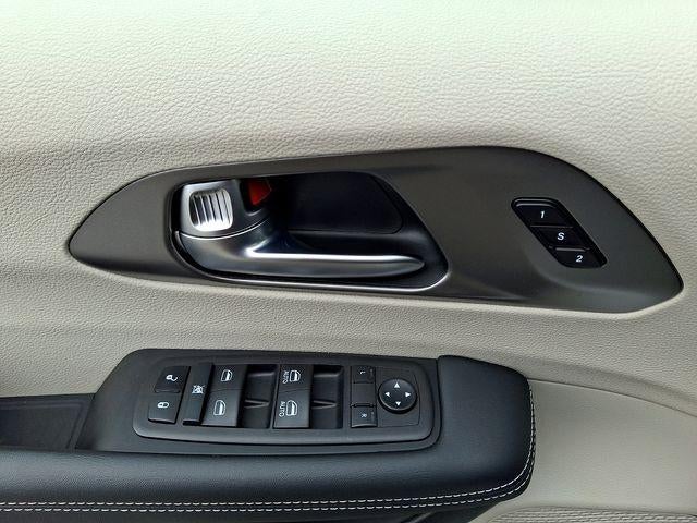 2023 Chrysler Pacifica Hybrid Touring L FWD