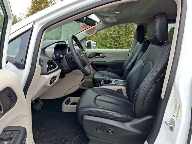 2023 Chrysler Pacifica Hybrid Touring L FWD