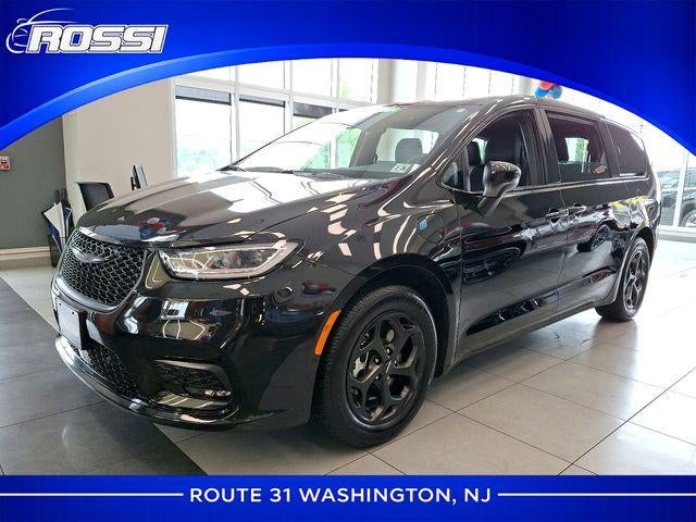 2023 Chrysler Pacifica Hybrid Touring L FWD