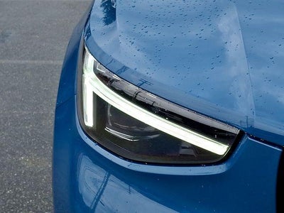 2025 Volvo XC40 B5 AWD Ultra Dark Theme