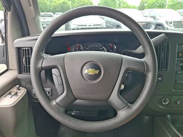 2025 Chevrolet Express Passenger 1LT
