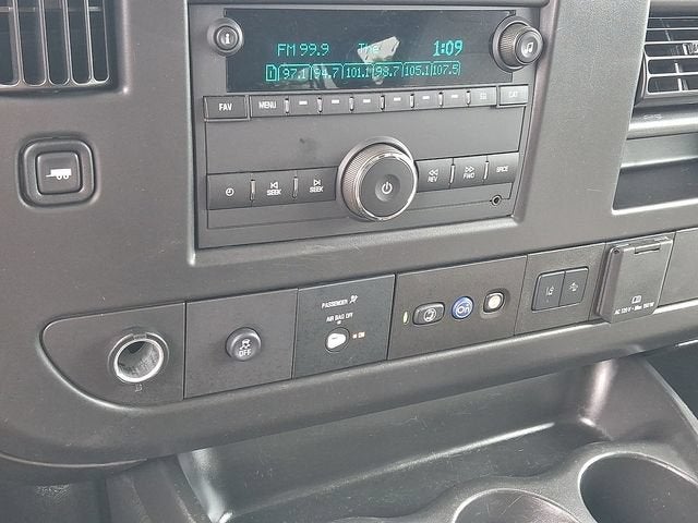 2025 Chevrolet Express Passenger 1LT