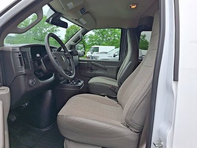 2025 Chevrolet Express Passenger 1LT