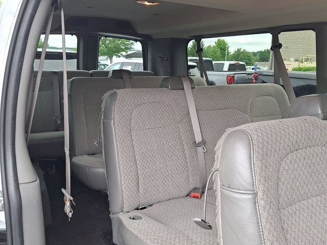 2025 Chevrolet Express Passenger 1LT