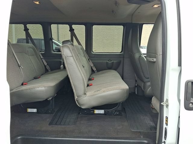 2025 Chevrolet Express Passenger 1LT
