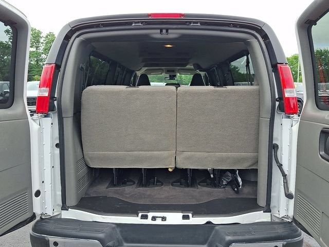 2025 Chevrolet Express Passenger 1LT