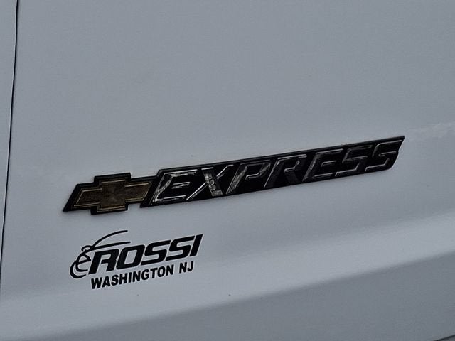 2025 Chevrolet Express Passenger 1LT