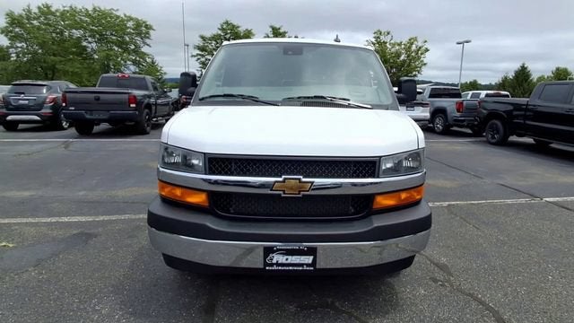 2025 Chevrolet Express Passenger 1LT