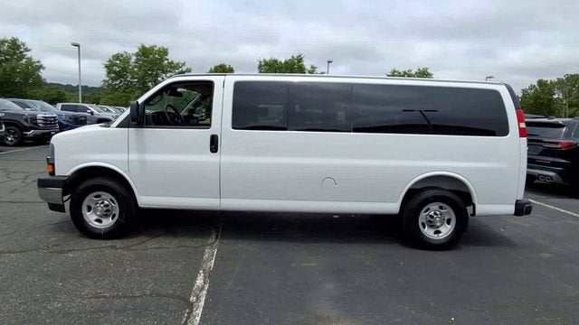 2025 Chevrolet Express Passenger 1LT