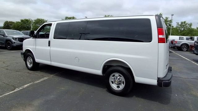 2025 Chevrolet Express Passenger 1LT