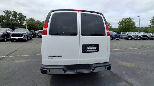 2025 Chevrolet Express Passenger 1LT