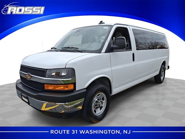 2024 Chevrolet Express Passenger 3500 1LT