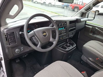 2024 Chevrolet Express Passenger 3500 1LT