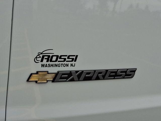 2024 Chevrolet Express Passenger 3500 1LT