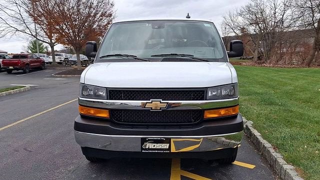 2024 Chevrolet Express Passenger 3500 1LT