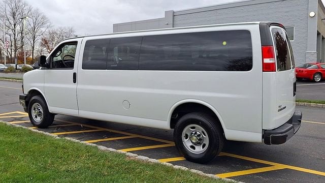 2024 Chevrolet Express Passenger 3500 1LT