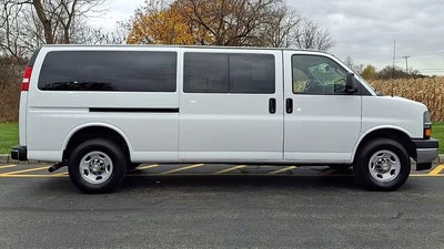 2024 Chevrolet Express Passenger 3500 1LT
