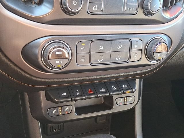 2021 GMC Canyon 4WD AT4 w/Leather
